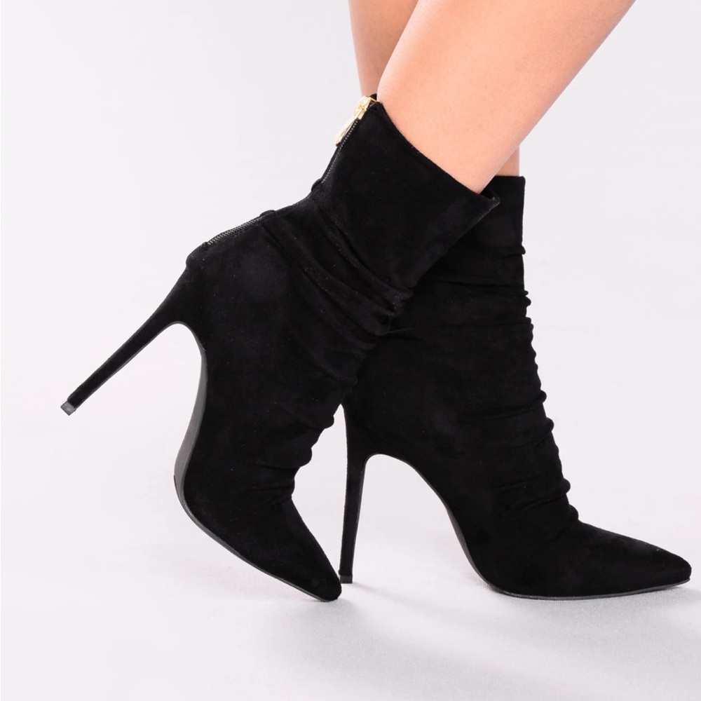 NWOT | FN | Black Faux Suede Scrunch Bootie | Size 8